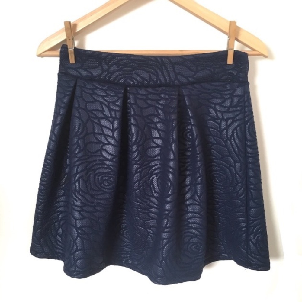 Tobi Mini Skirt  Rose Print with Shine Size M